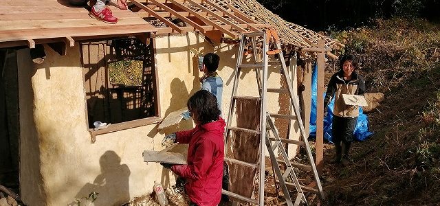 小人の家作り　～漆喰塗＋屋根づくり～